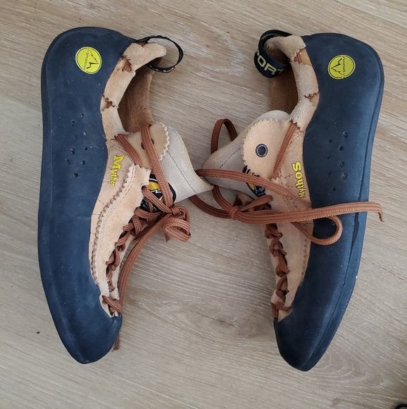 La Sportiva Shoes - LA SPORTIVA MYTHOS CLIMBING SHOES 40